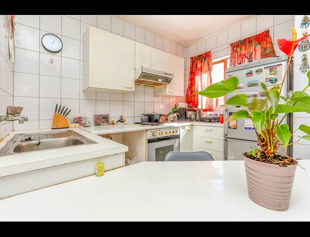 1 BEDROOM APARTMENT FOR SALE IN ELTONHILL